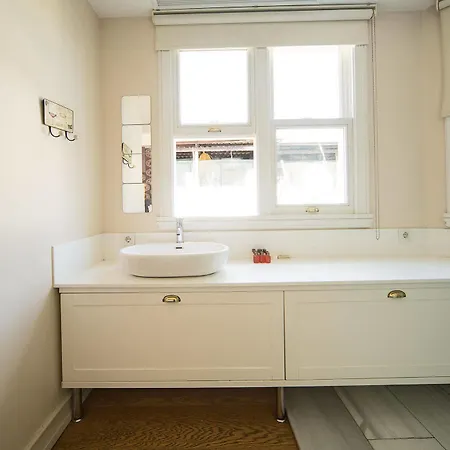 Galata Tower Vip מלון 4*